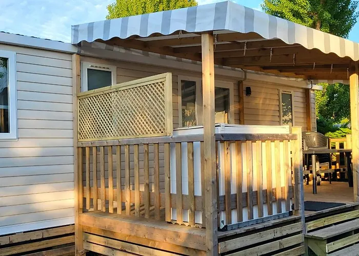 Mobil Gamme Luxe 6 Personnes 5 Etoiles Campsite