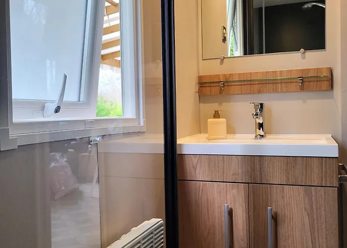 Campsite Mobil Gamme Luxe 6 Personnes 5 Etoiles *